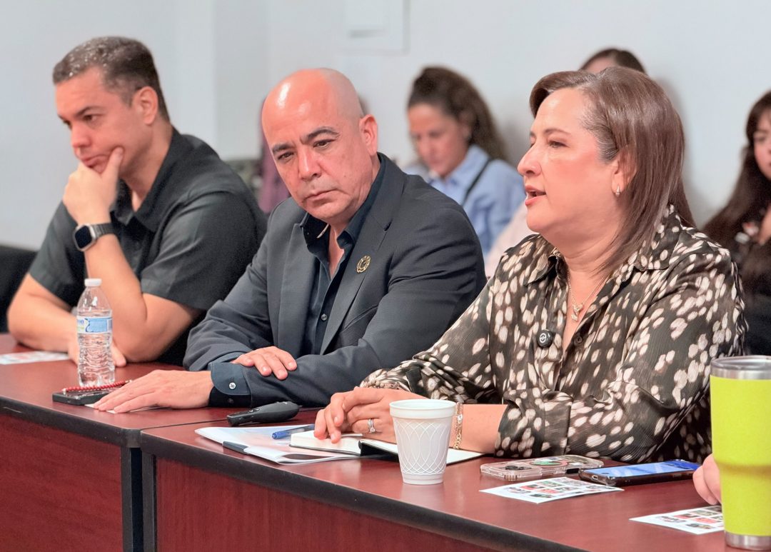 Participantes durante la reunión informativa con Inspección y Vigilancia en CANACINTRA Hermosillo